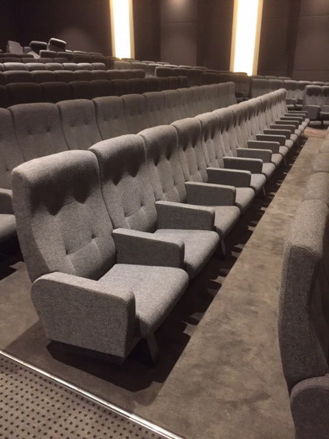 Norsk stoldesign til Hollywood: Skeie Solist-stolene på plass i Silver Screen Theater i Hollywood, USA. Foto: Skeie.
